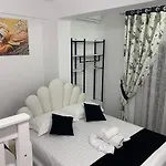 شقة Sinani ساراندا
